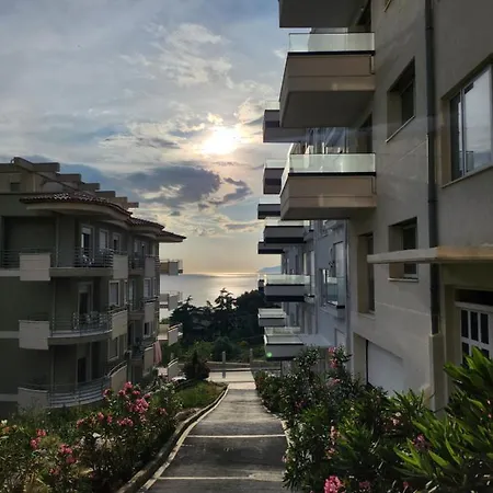 Elisos Apartment *